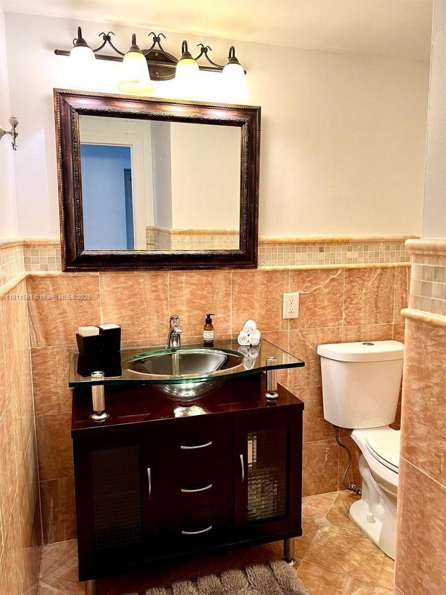 ALEXANDER TOWERS CONDO - Residential Lease