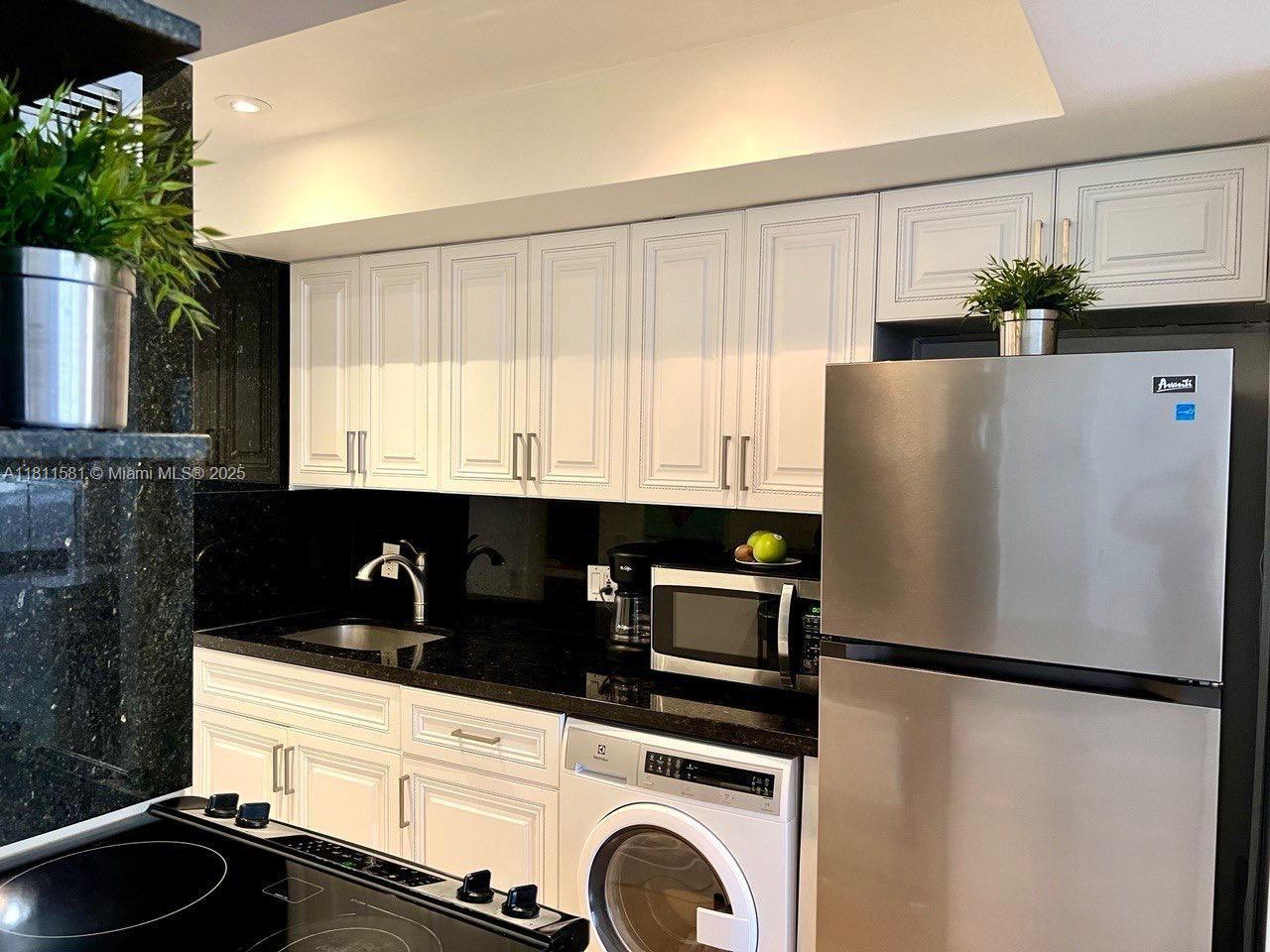 ALEXANDER TOWERS CONDO - Residential Lease