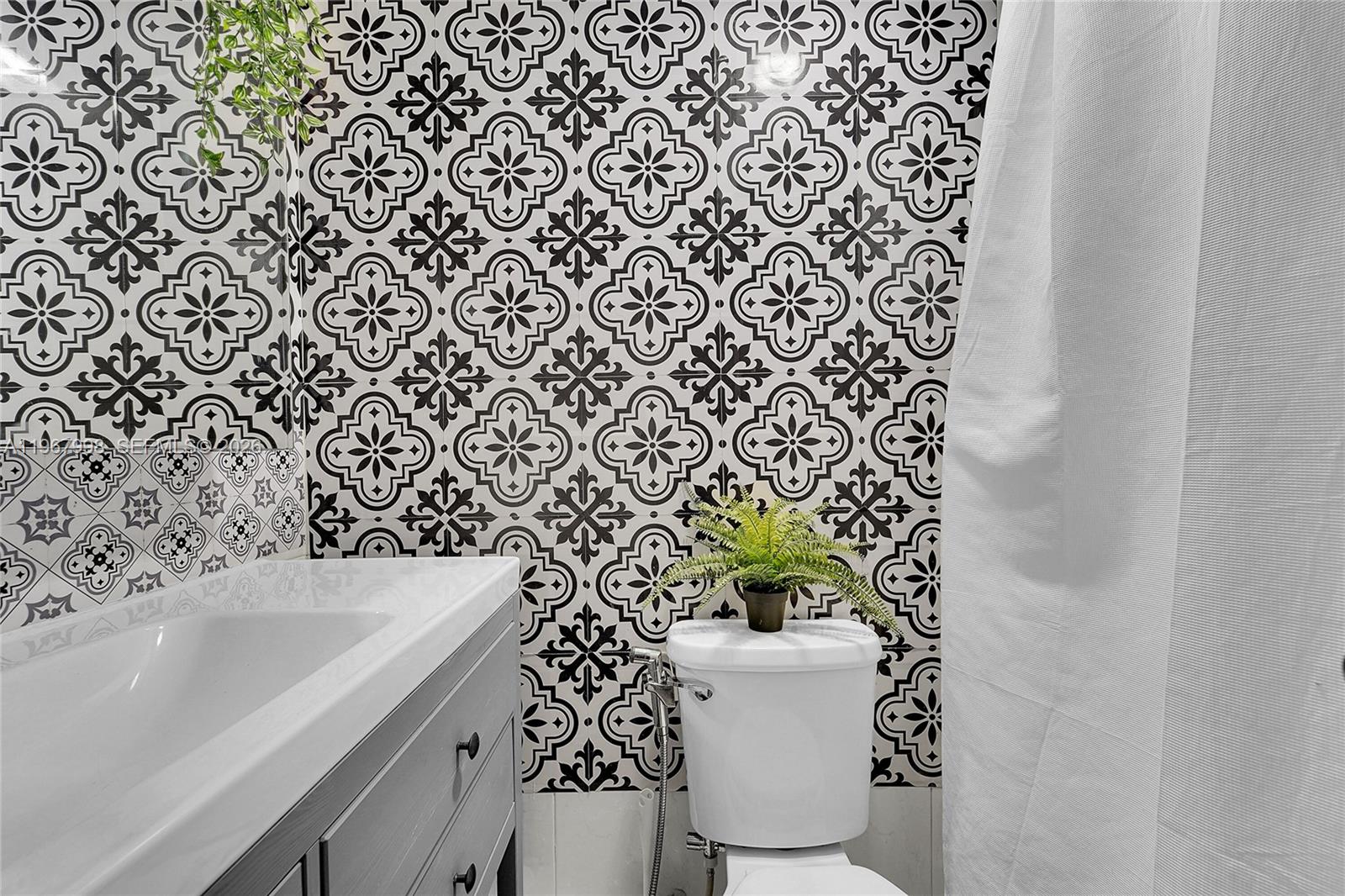 PALM-EAST GARDENS CONDO - Residential