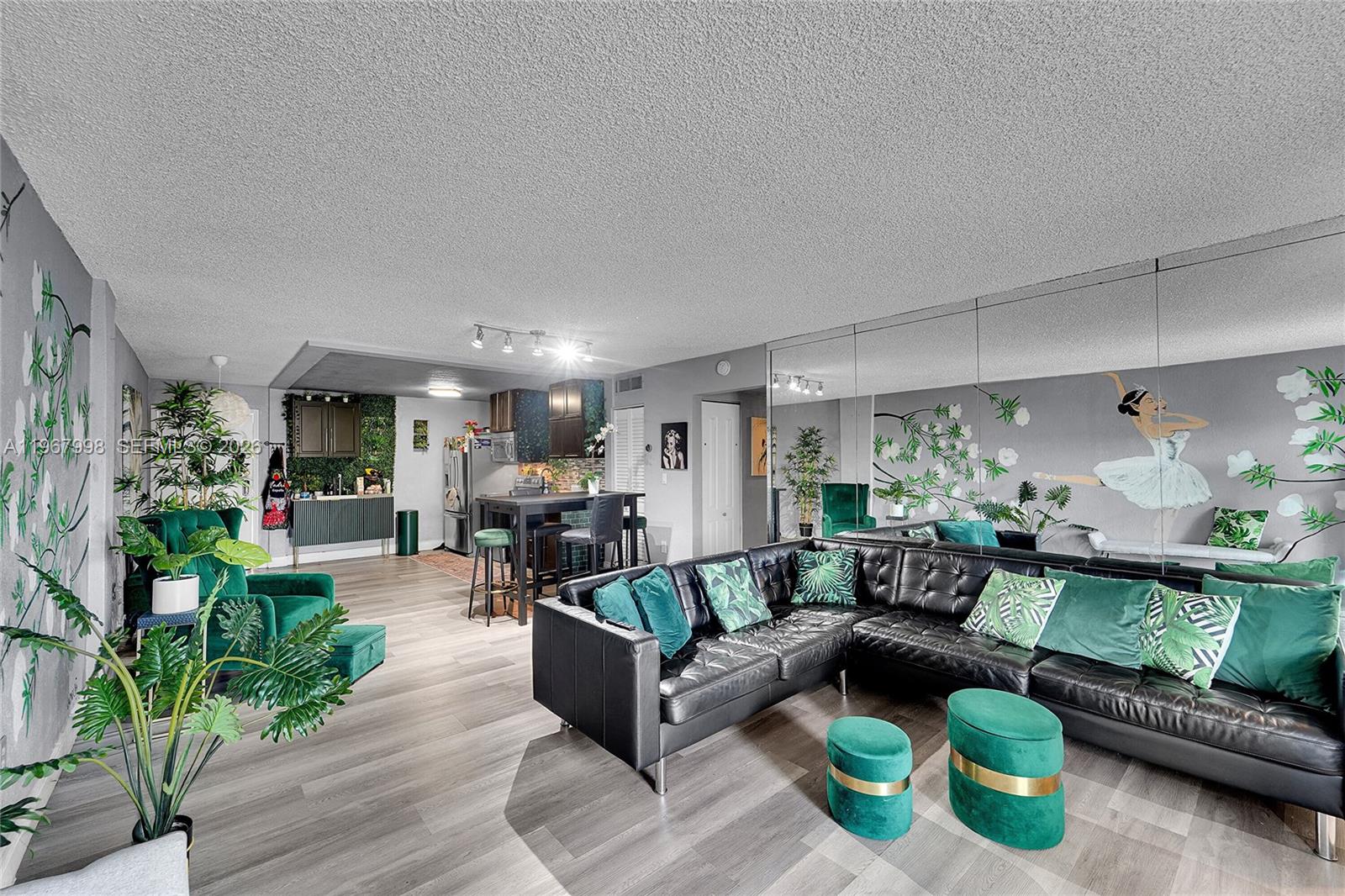 PALM-EAST GARDENS CONDO - Residential