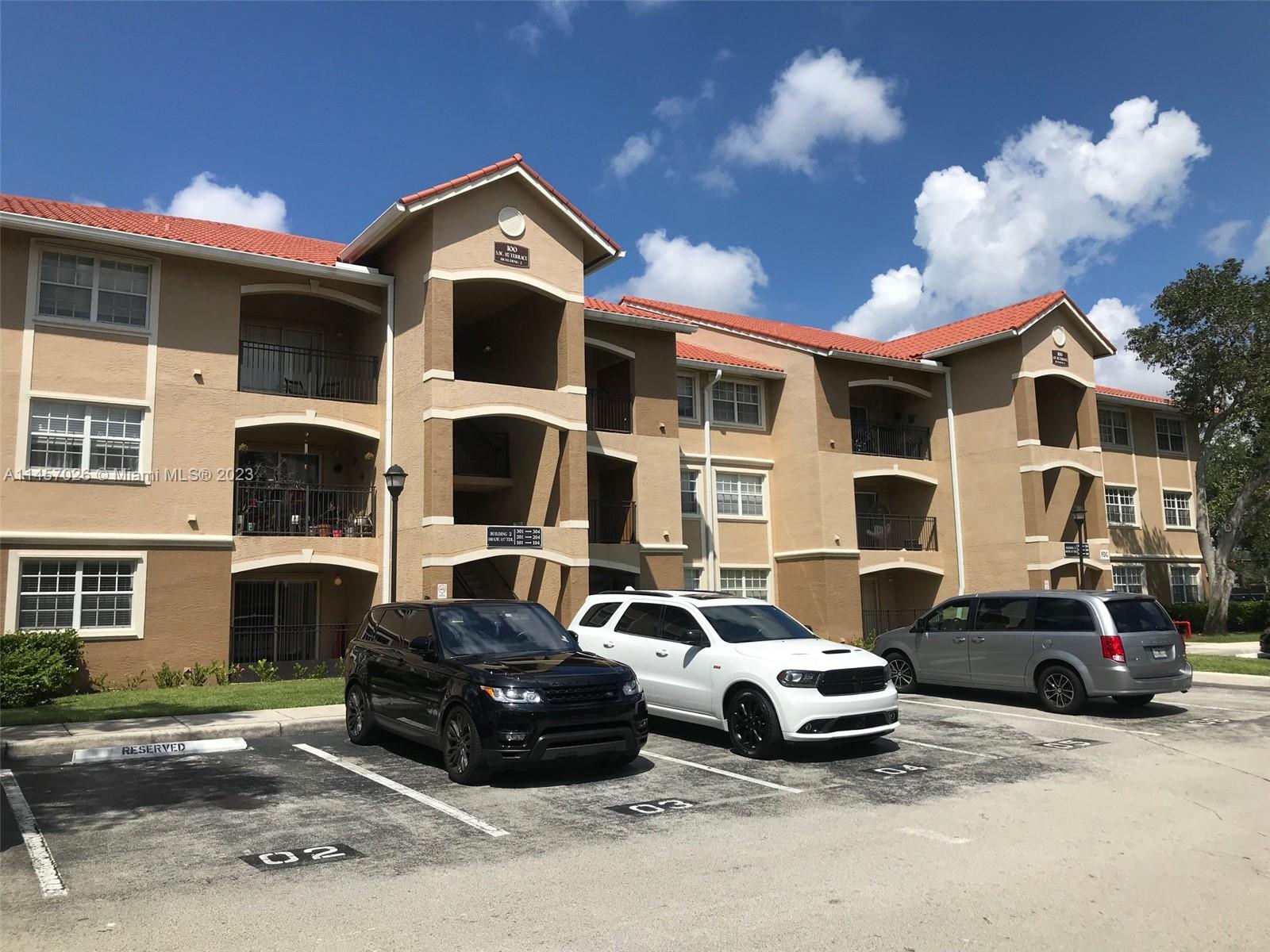 Nice unit at Marquesa Condo. Spacious, brand-new carpet, washer & dryer inside the unit, 1 parking spot, excellent condition; all in a gated and secure community plenty of amenities-trees-lakes-sidewalks- makes an oasis of rest and pleasure.
COVERED GARAGE N0.37 AVAILABLE FOR ADDITIONAL $200 MONTHLY.