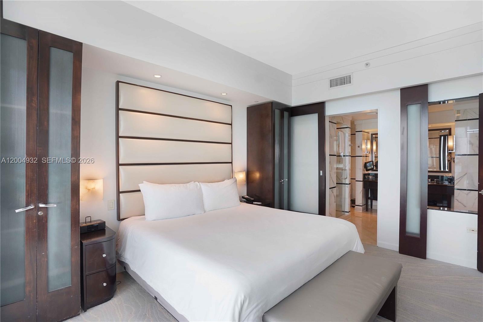 FONTAINEBLEAU III - Residential