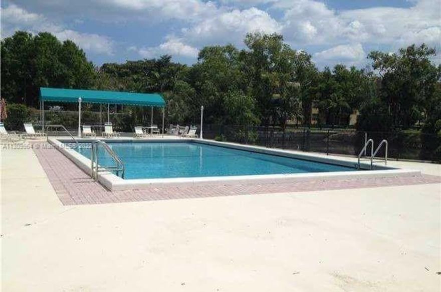 Beautiful apartment 2/2 In the very desirable area of Stirling rd. Ceramic floor complete with appliances, parking, and swimming pool.