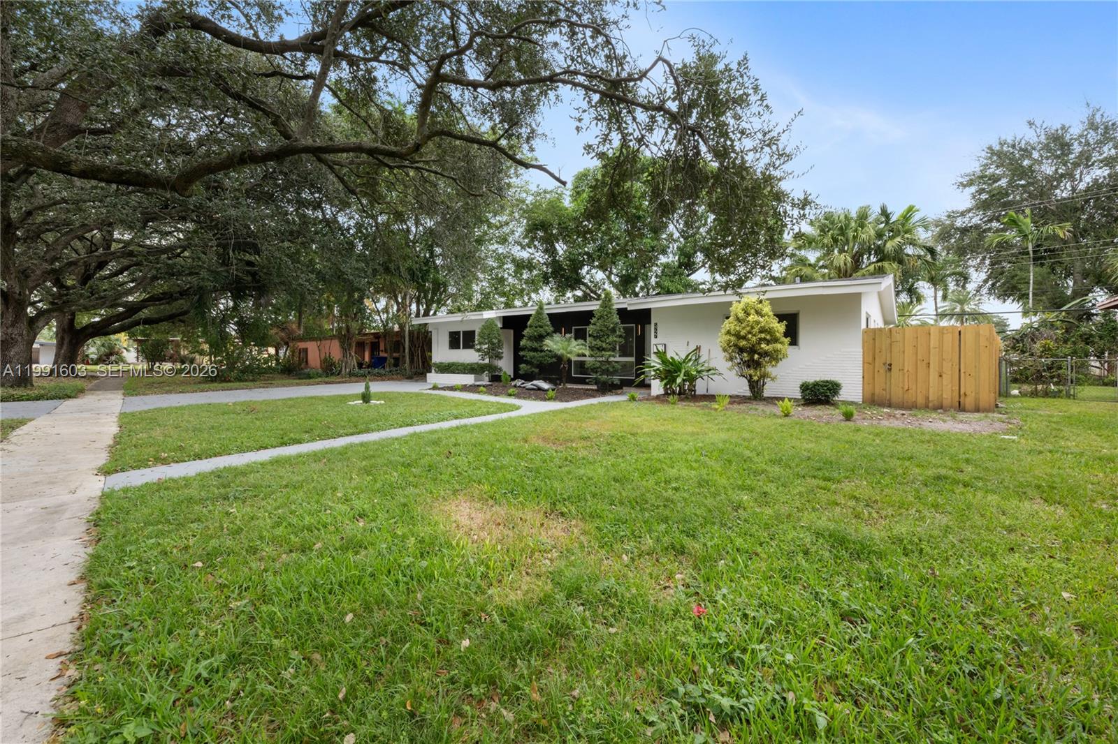 LAWN ACRES - Residential Lease