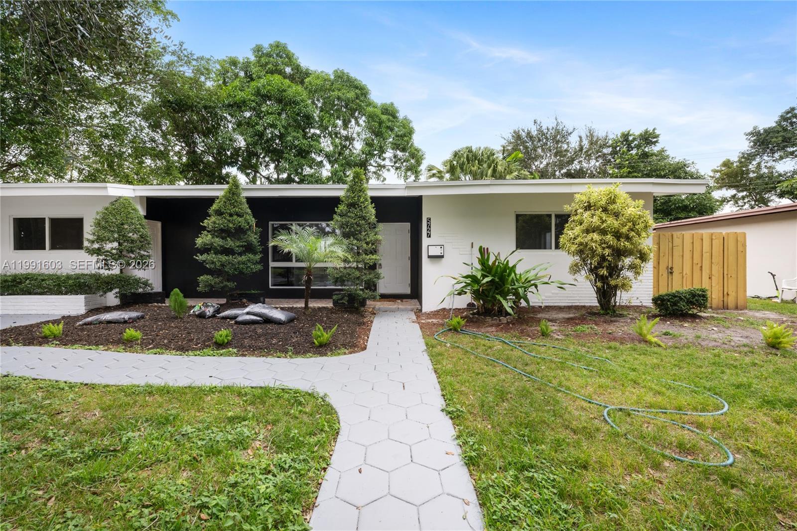 LAWN ACRES - Residential Lease