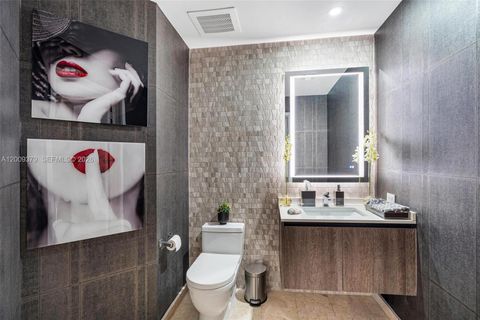 Tiny photo for 88 SW 7th St #3801, Miami, FL 33130 (MLS # A12009379)