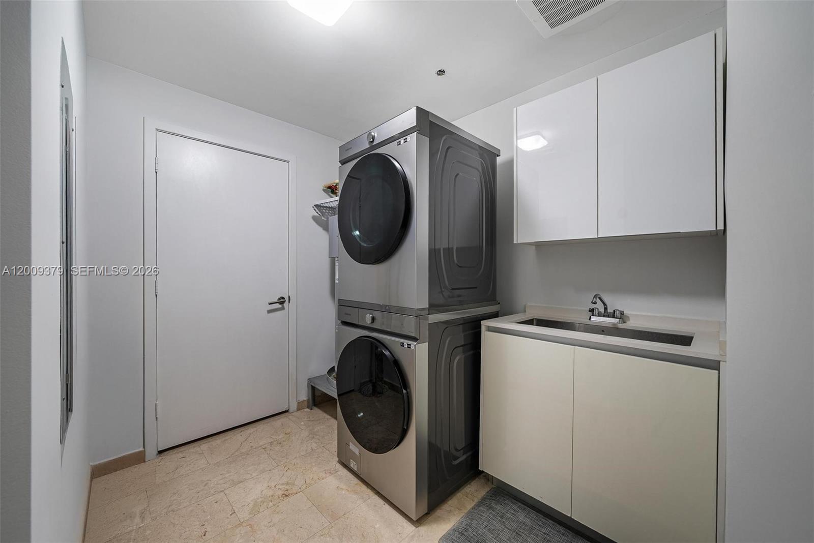 RISE CONDO - Residential