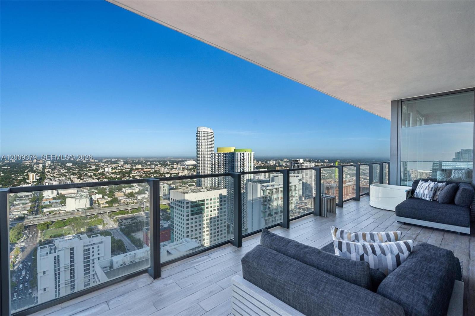 RISE CONDO - Residential