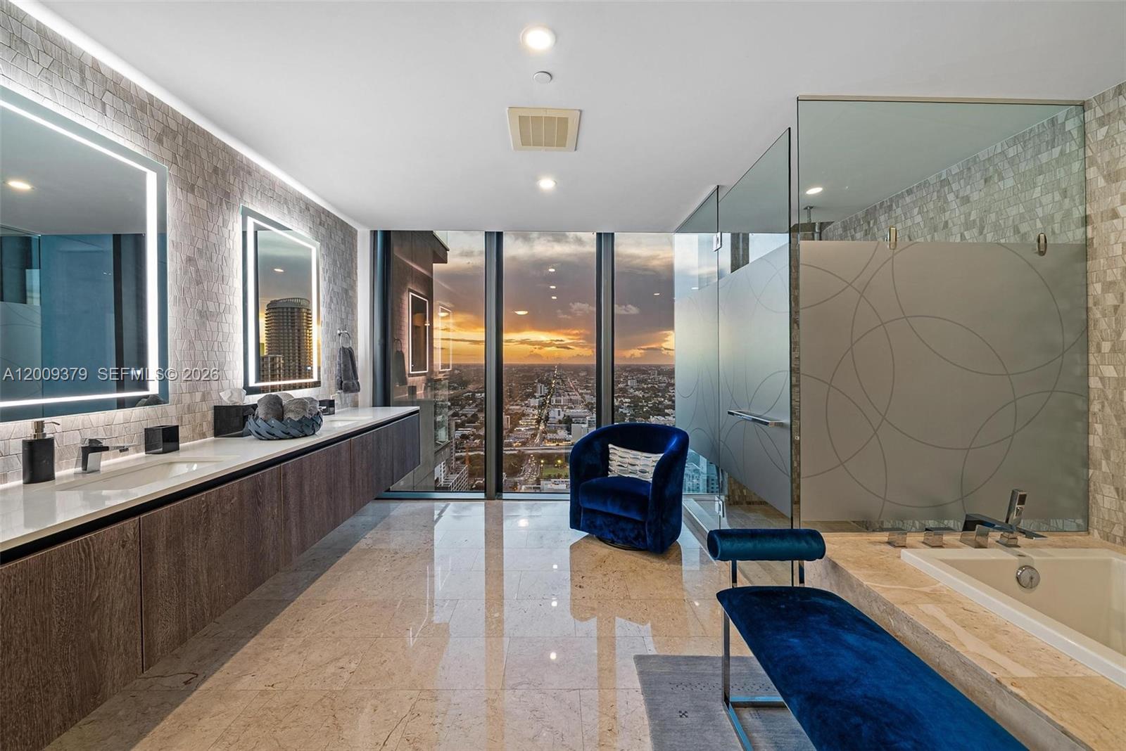 RISE CONDO - Residential