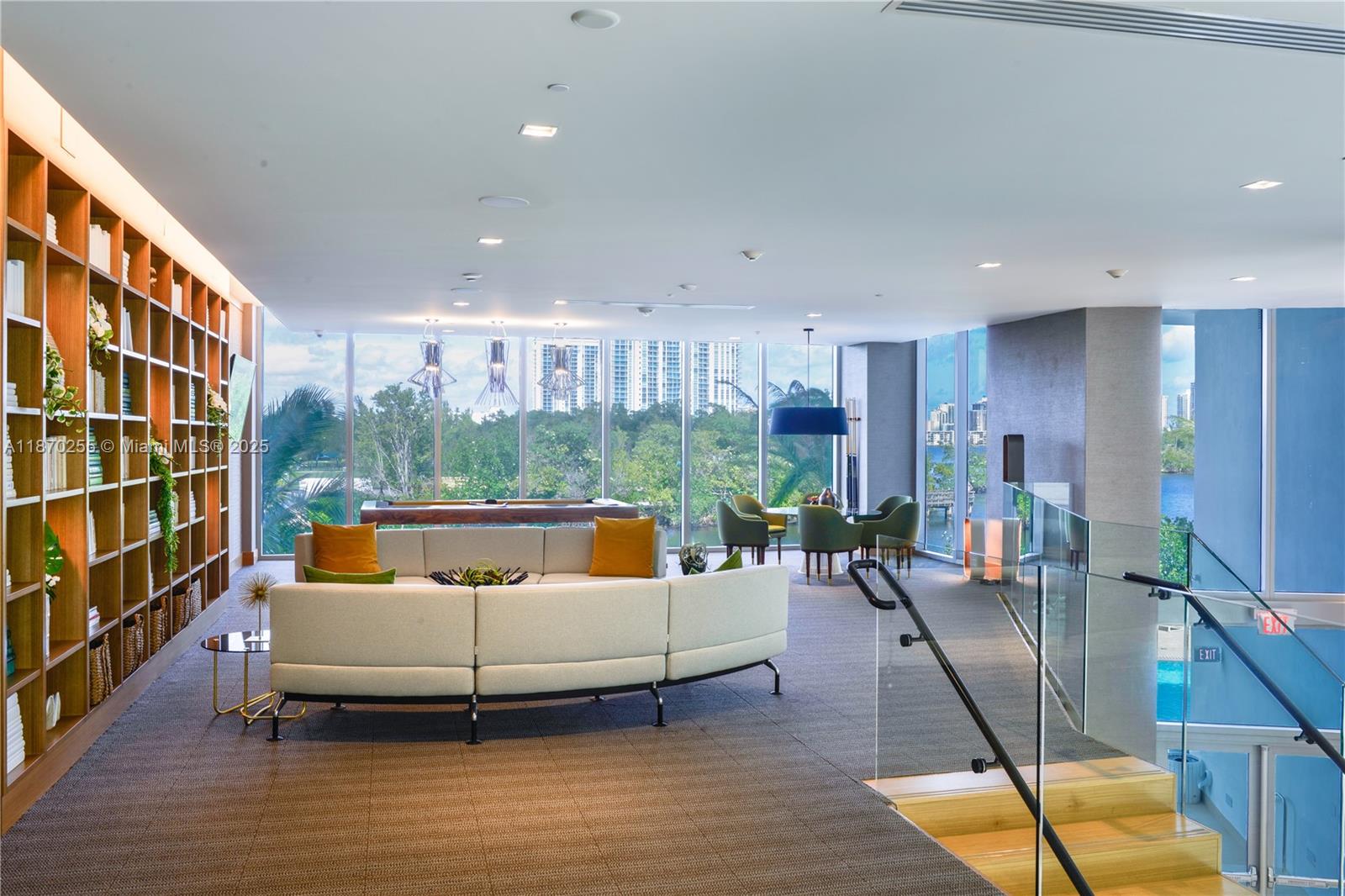 THE HARBOUR SOUTH CONDO - Residential