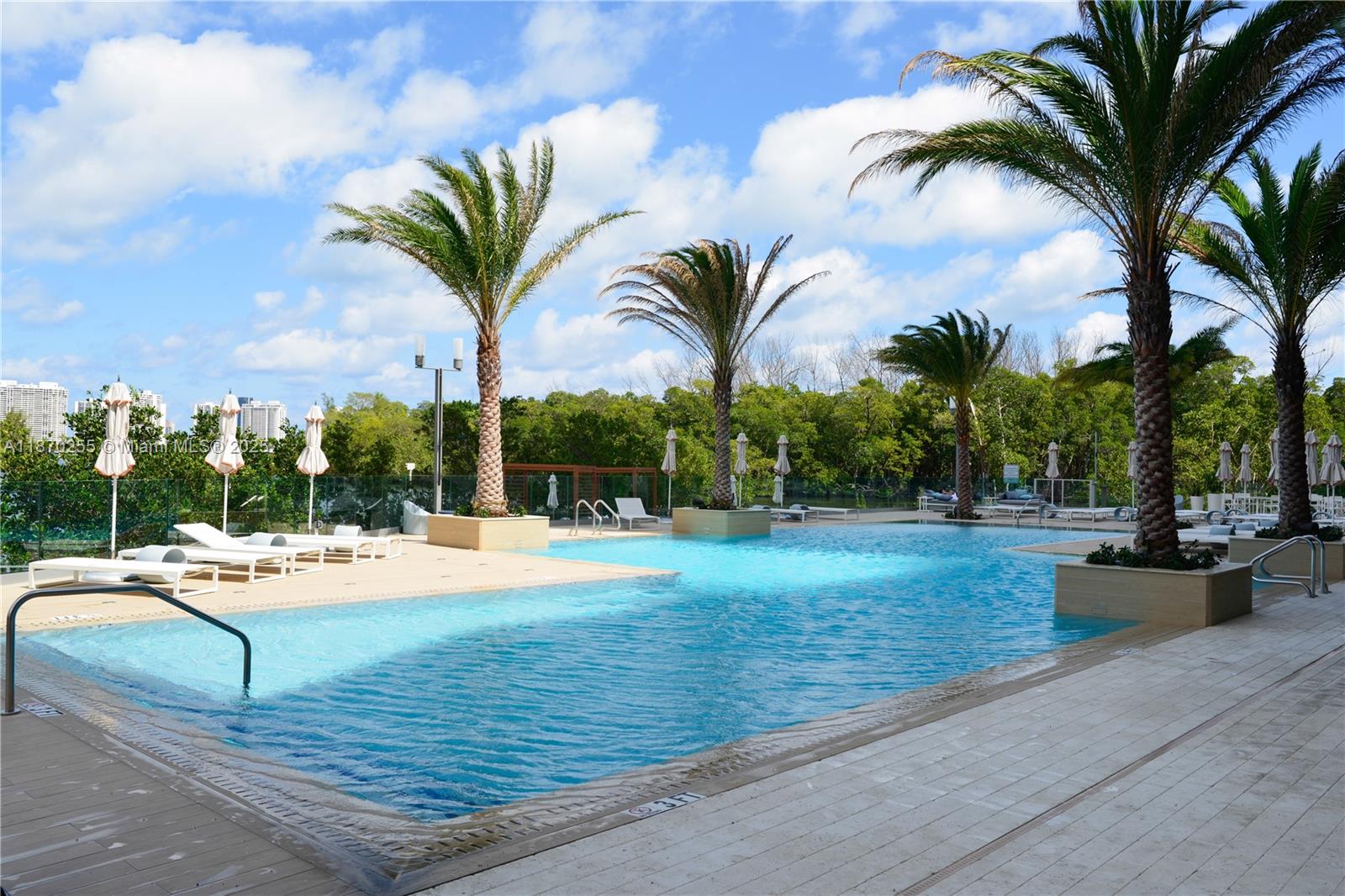 THE HARBOUR SOUTH CONDO - Residential