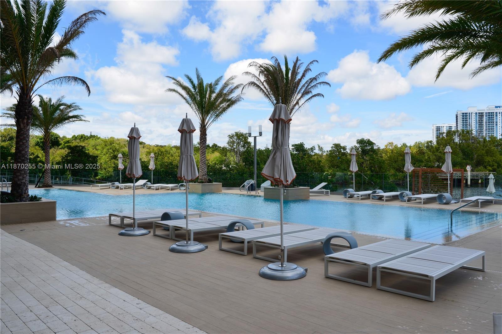 THE HARBOUR SOUTH CONDO - Residential