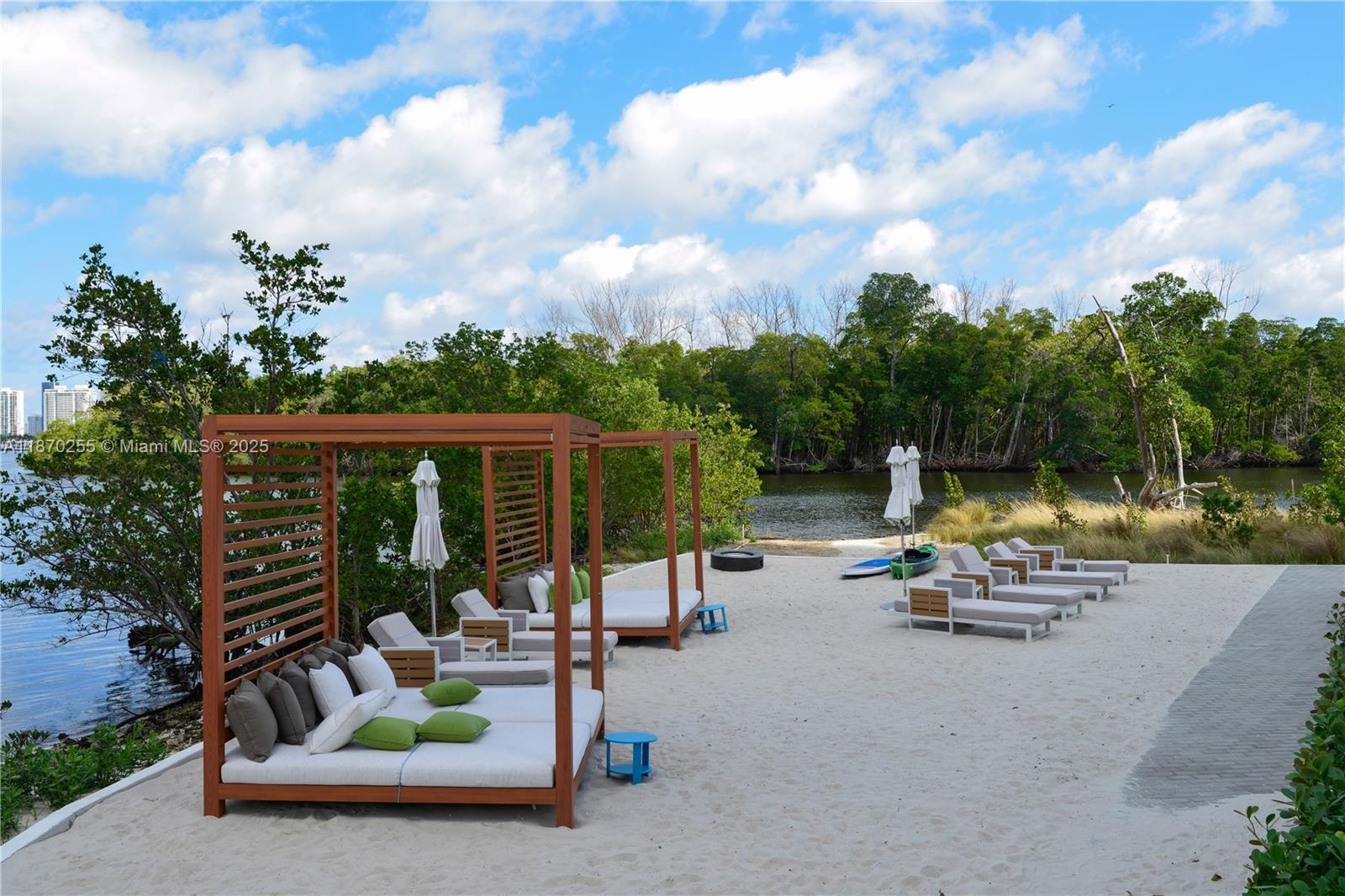 THE HARBOUR SOUTH CONDO - Residential