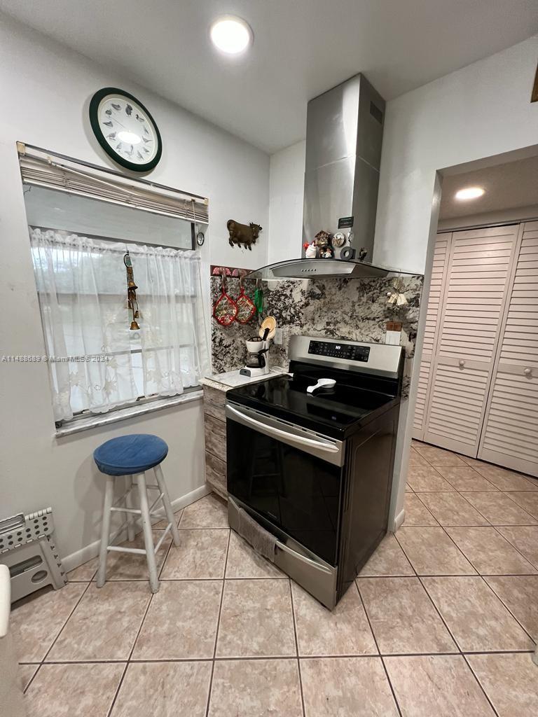 7610 Nw 1st St St 207, Margate, Broward County, Florida - 2 Bedrooms  
2 Bathrooms - 