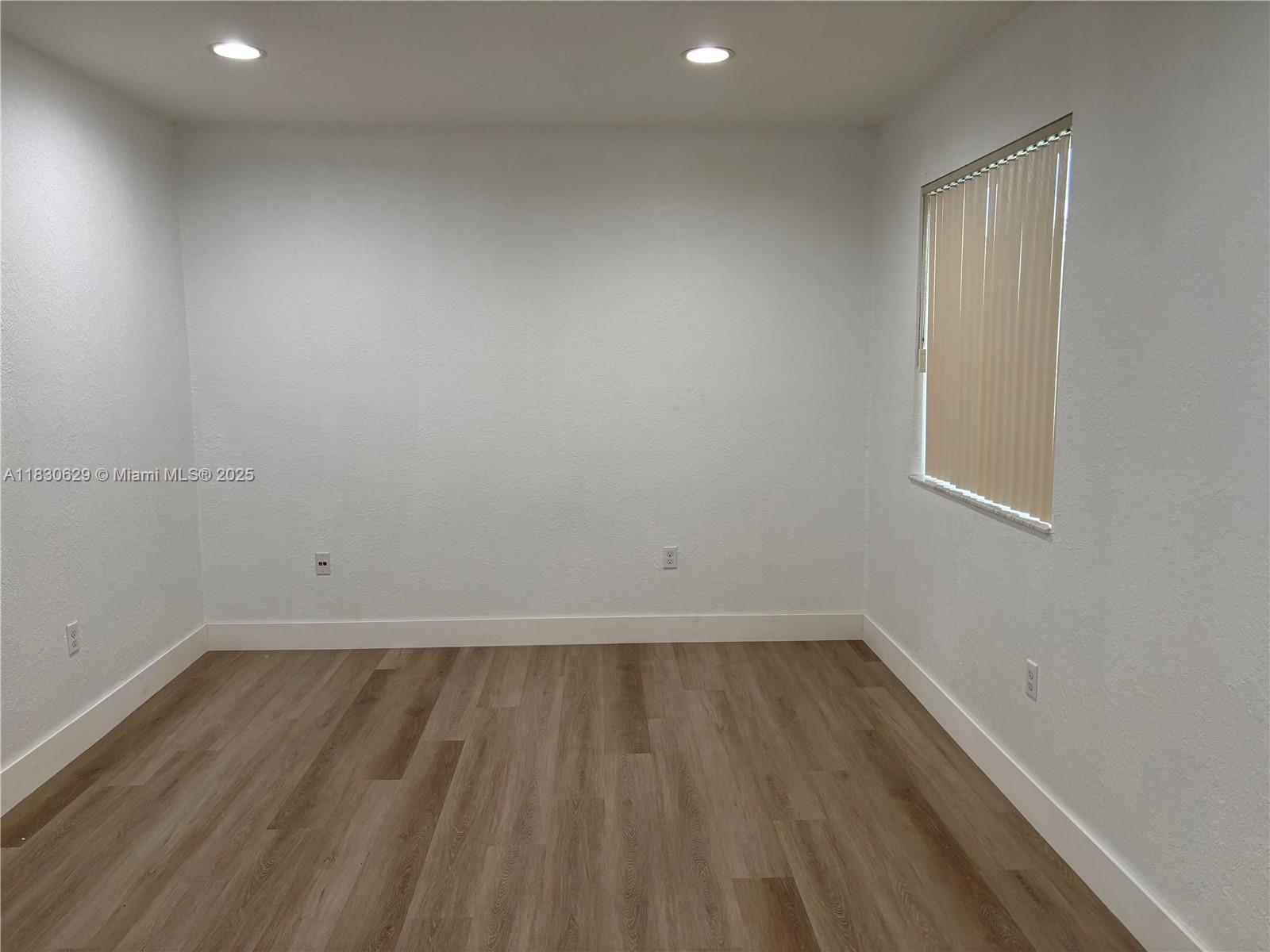 1360 W 30th St 1360