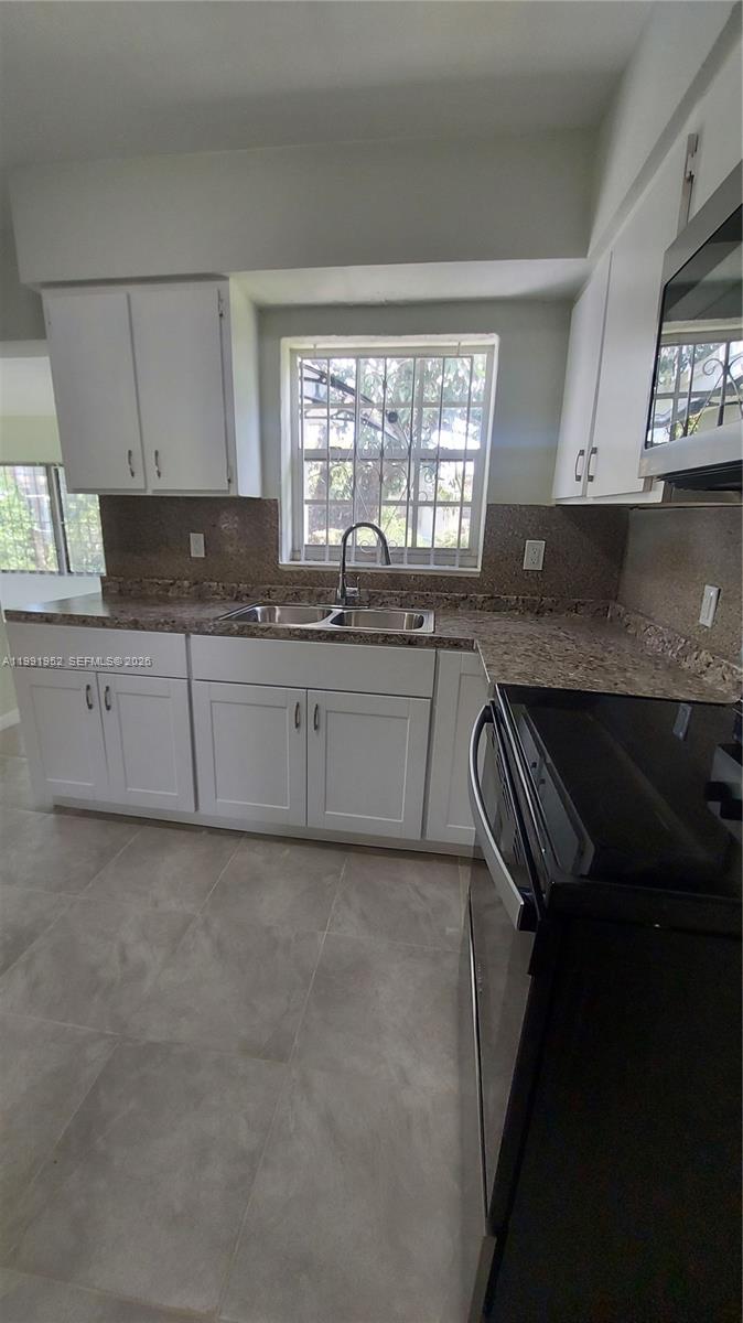 8915 NW 10th Ave 8915