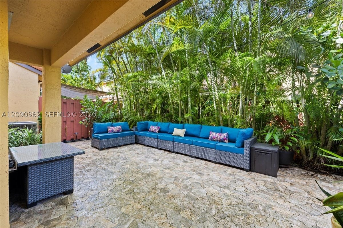 195 Sable Palm Way