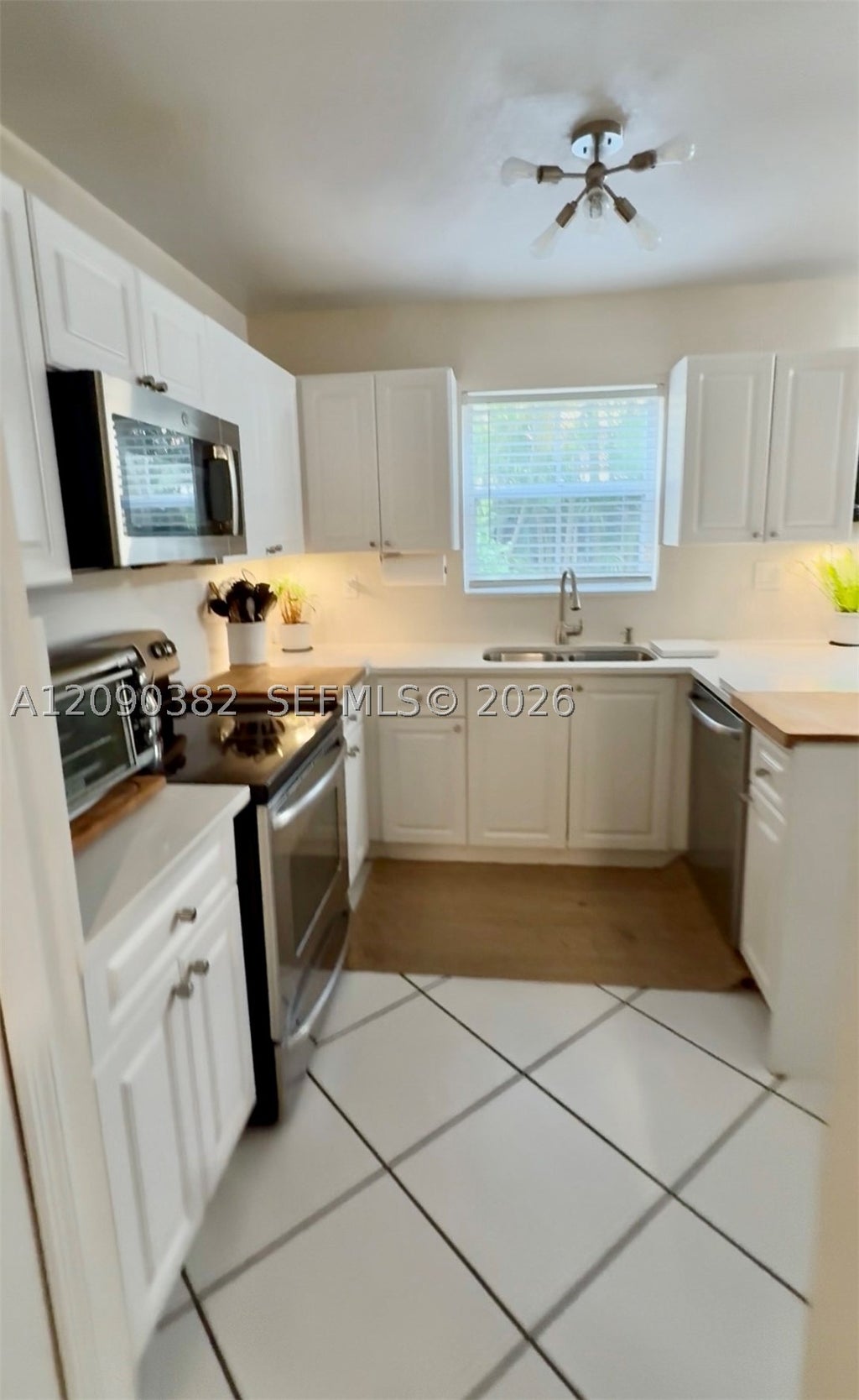 Photo of 195 Sable Palm Way, Davie, FL 33325 (MLS # A12090382)