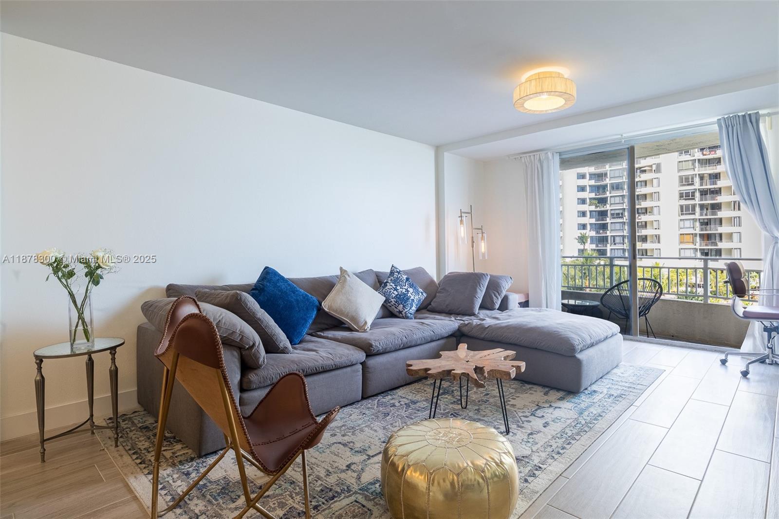 ISOLA CONDO - Residential