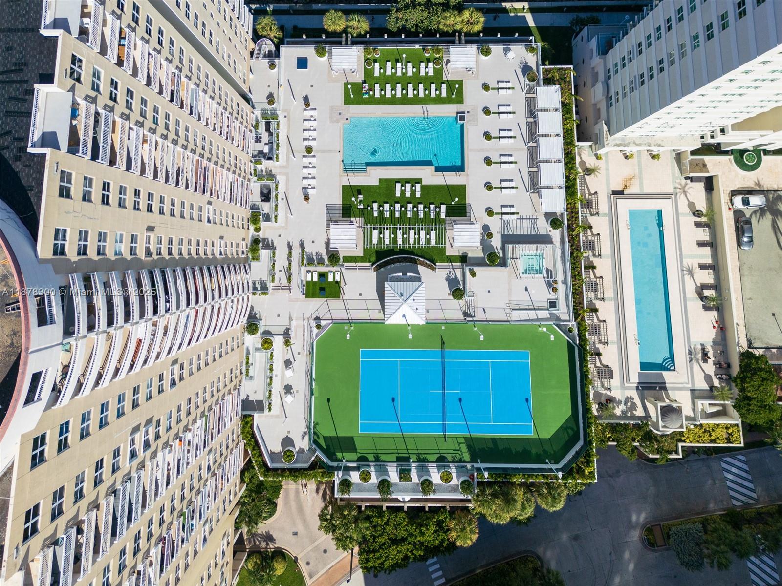 ISOLA CONDO - Residential