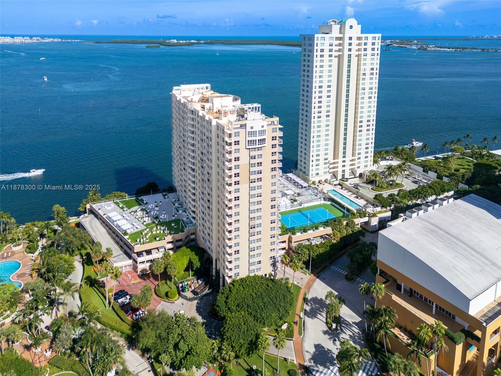 ISOLA CONDO - Residential