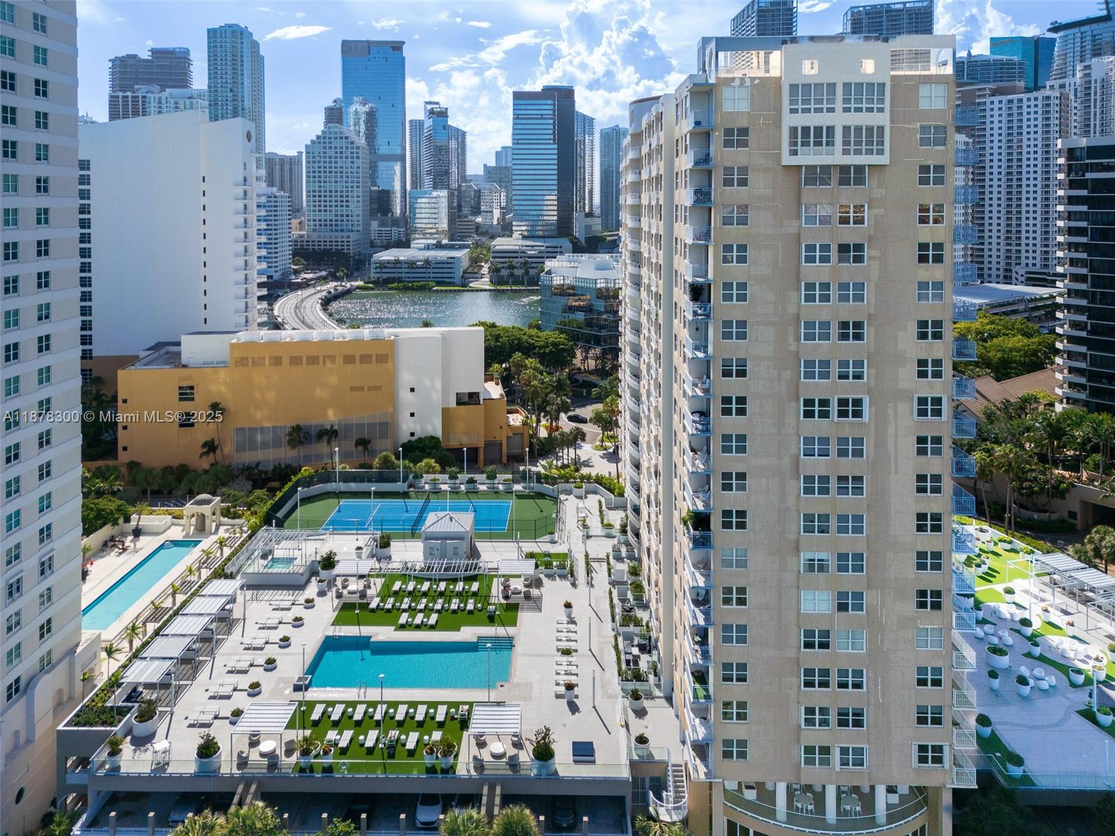 ISOLA CONDO - Residential