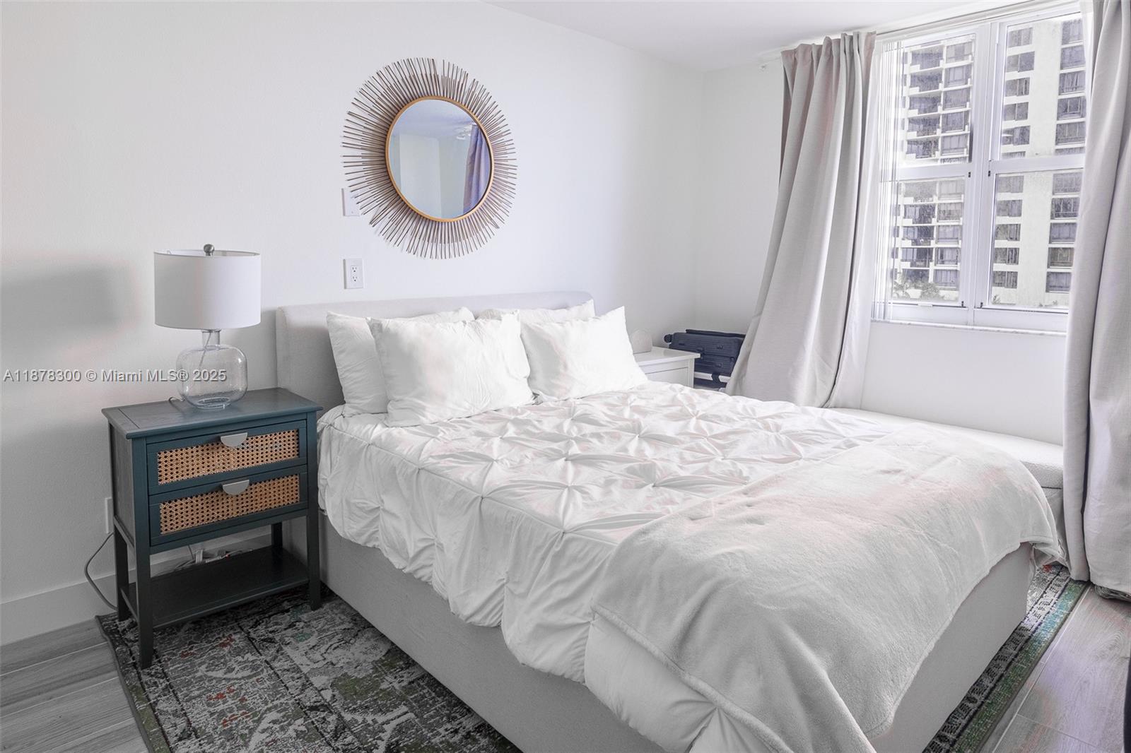 ISOLA CONDO - Residential