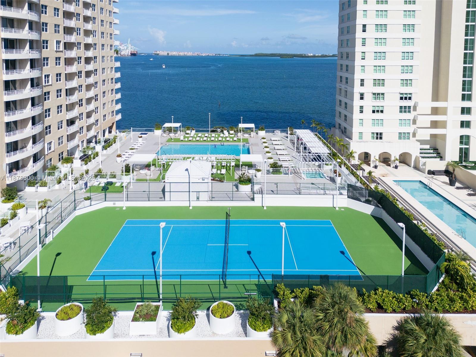 ISOLA CONDO - Residential