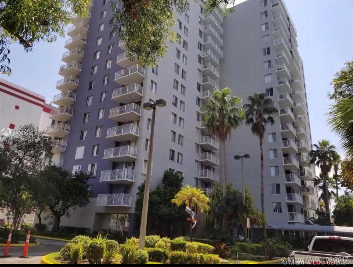 Spacious 1/1 with city and great sunsets views, located in Downtown Miami, steps from Bayside, Metro mover, American Airlines Arena, Brightline train, bar and restaurants. The Madison is known for a lot of amenities and resort style living, including volleyball, basketball and tennis courts, gym, pool, library & game room, BBQ and more. The unit has impact windows and is updated with good closet space.