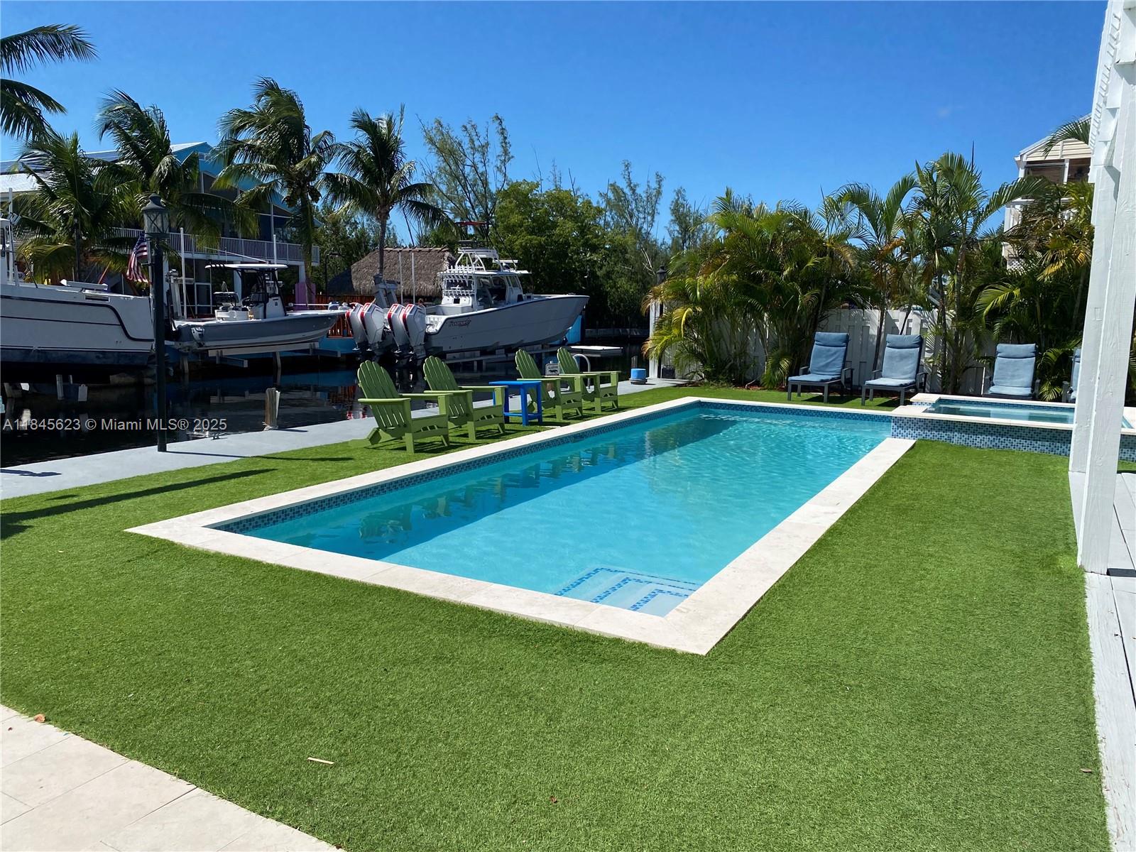 Breath taking house in Key Largo 4 bedroom 3 1/2 bathroom water front. House features stainless steel appliances, cooking island, wall oven and microwave, laundry room . Master bedroom has its own balcony. Exterior features a 75 feet concrete sea wall with a boat lift ,pool , fire pit and plenty of front space to park RV, boat and cars .