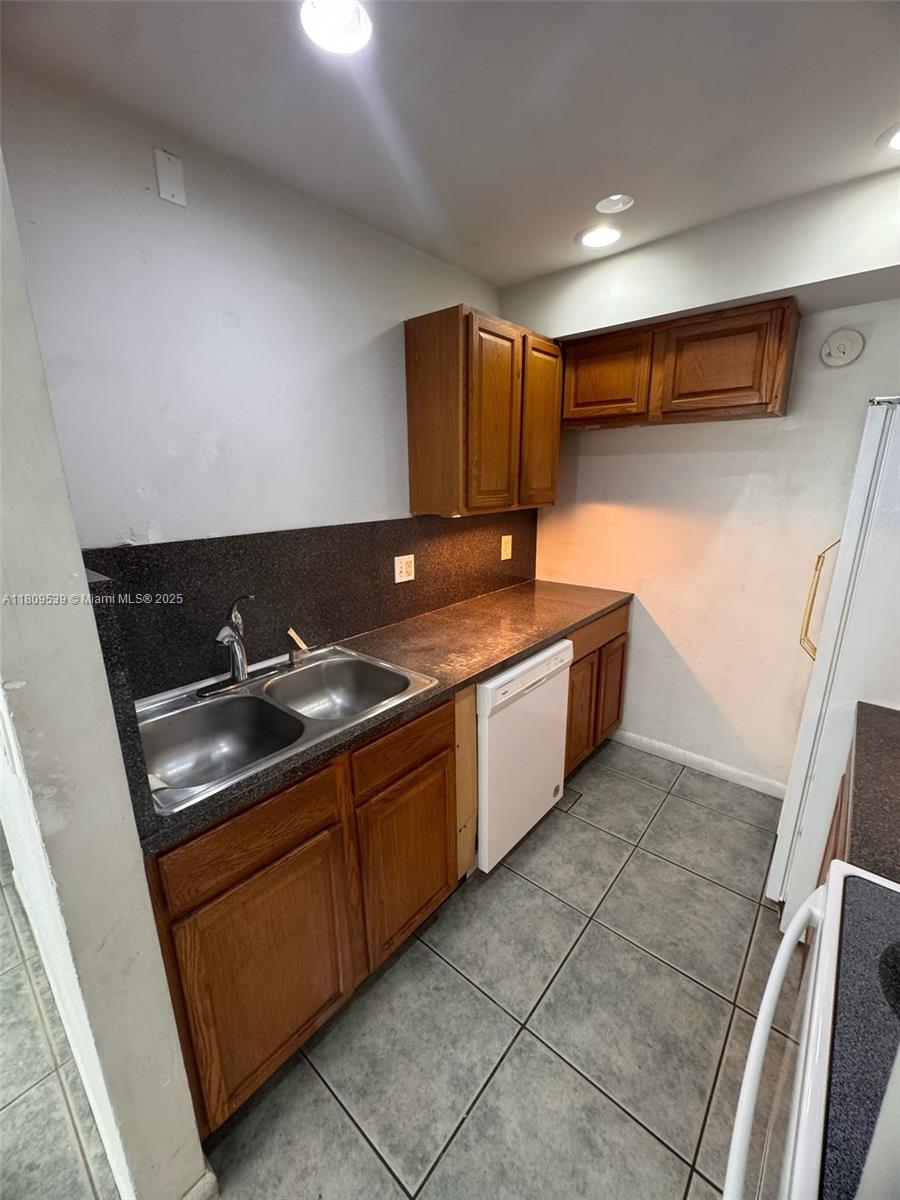 QUAIL HOLLOW CONDO - Residential Lease