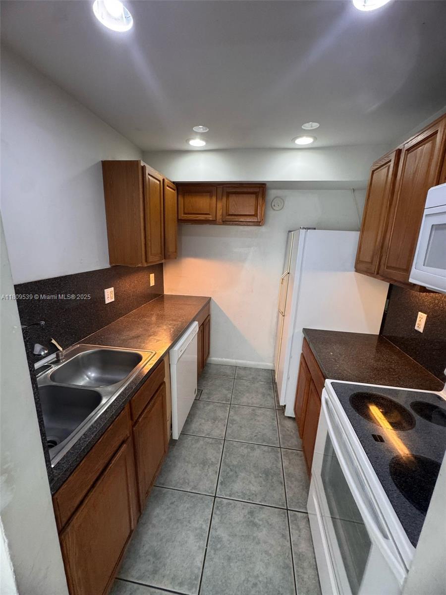 QUAIL HOLLOW CONDO - Residential Lease