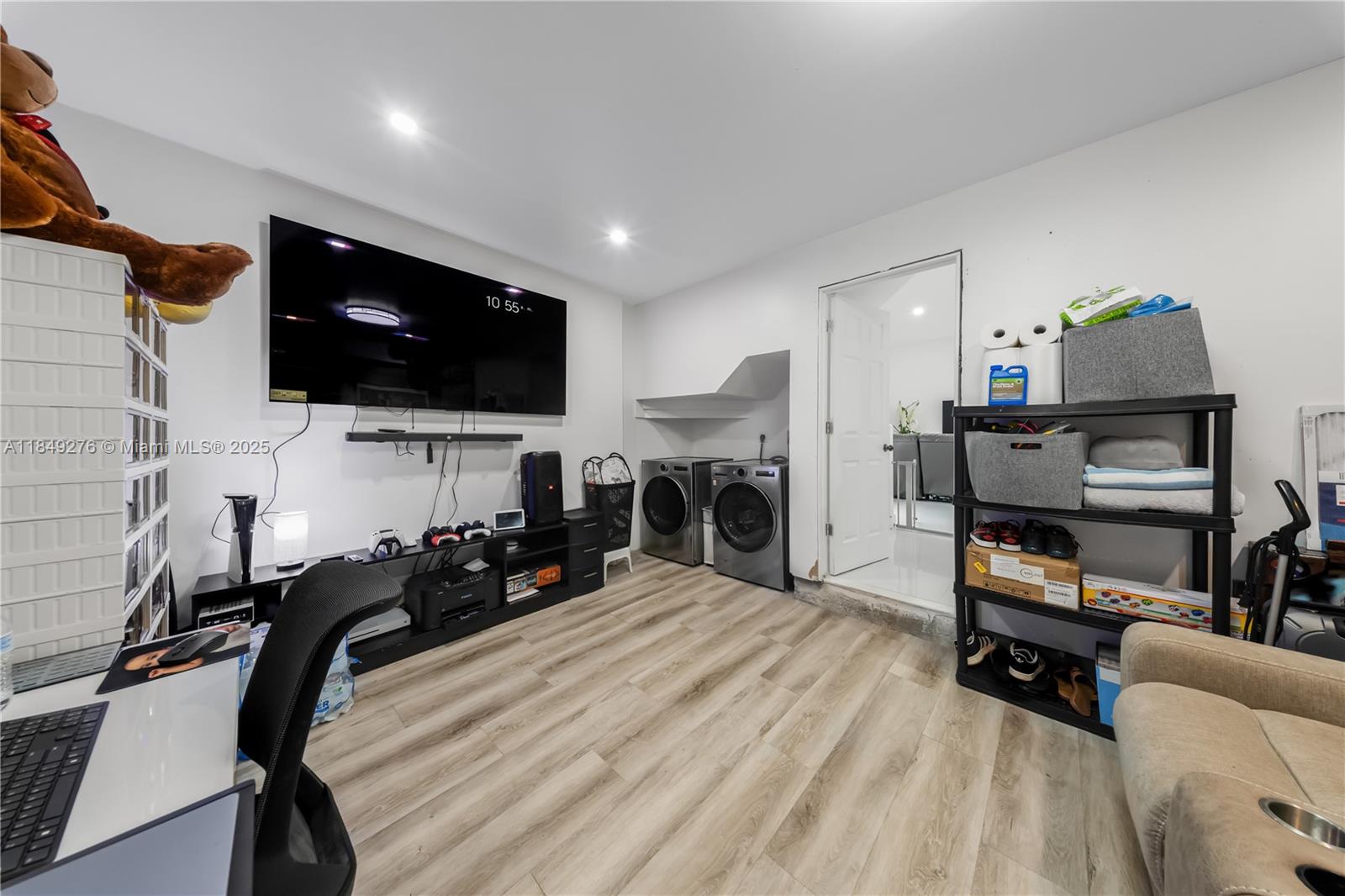 COUNTRY LAKE HOMES 1ST AD - Residential