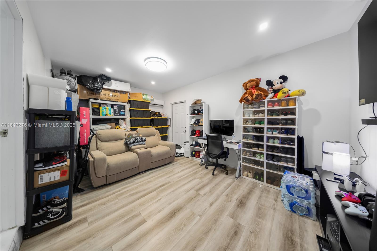 COUNTRY LAKE HOMES 1ST AD - Residential