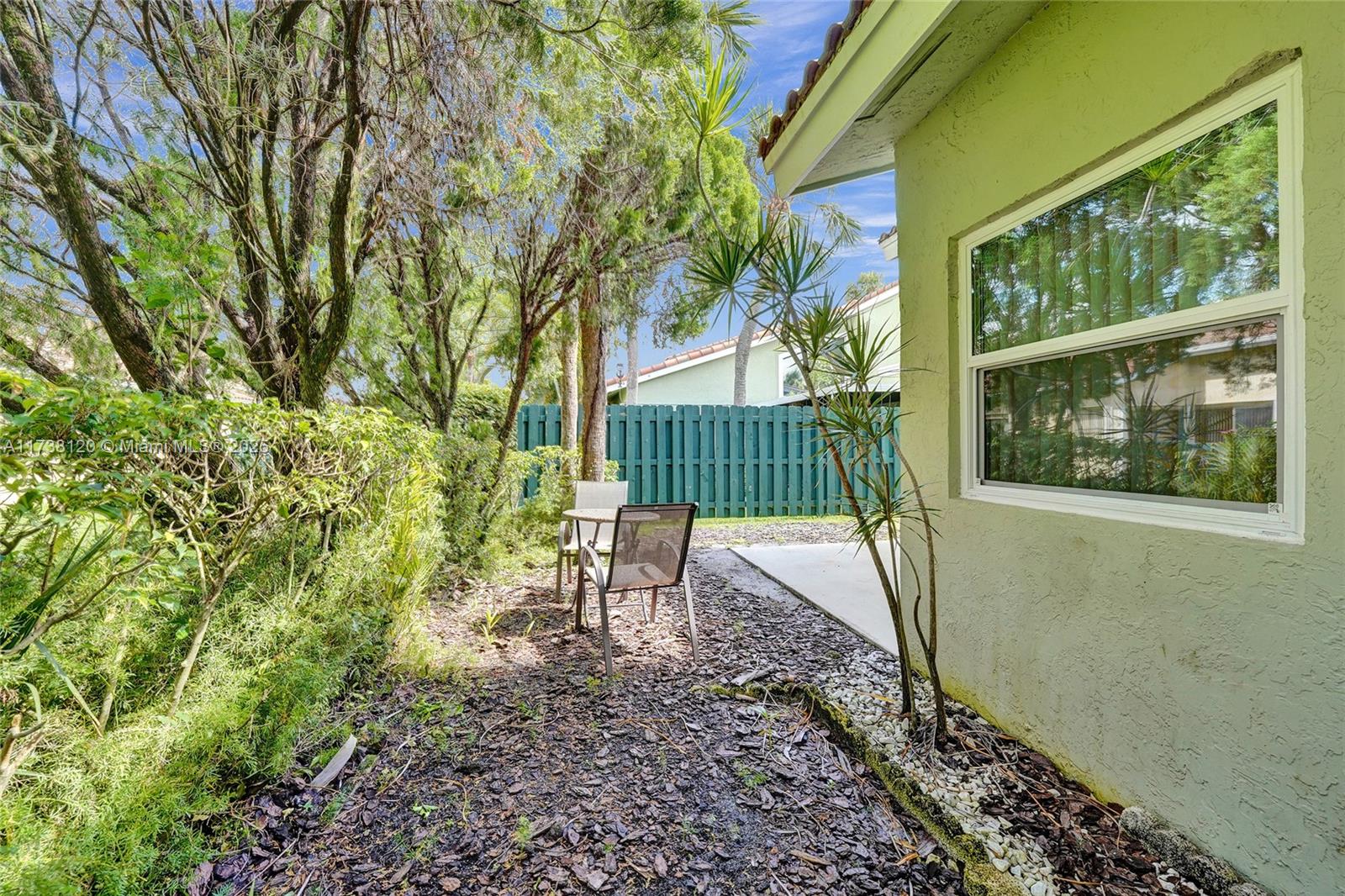 ESTADA OF LOS PASEOS - Residential