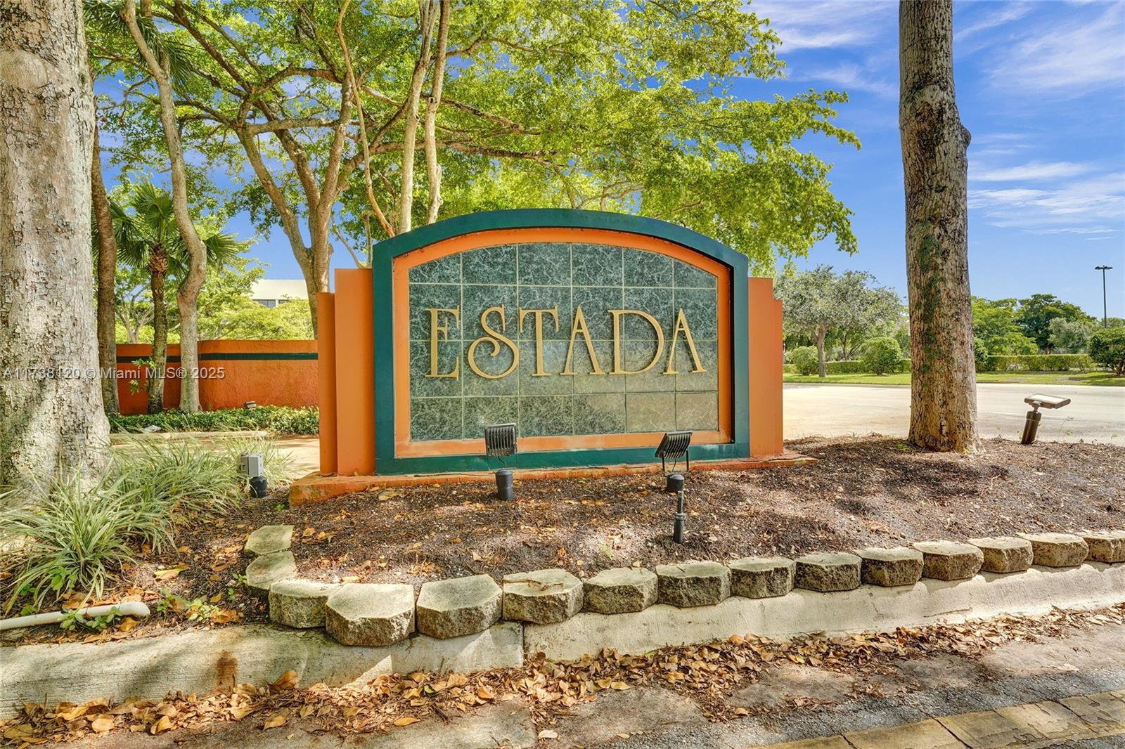 ESTADA OF LOS PASEOS - Residential