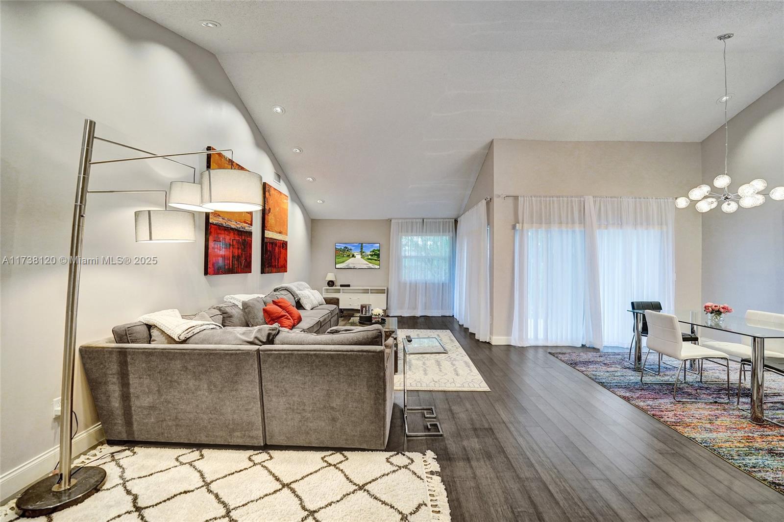 ESTADA OF LOS PASEOS - Residential