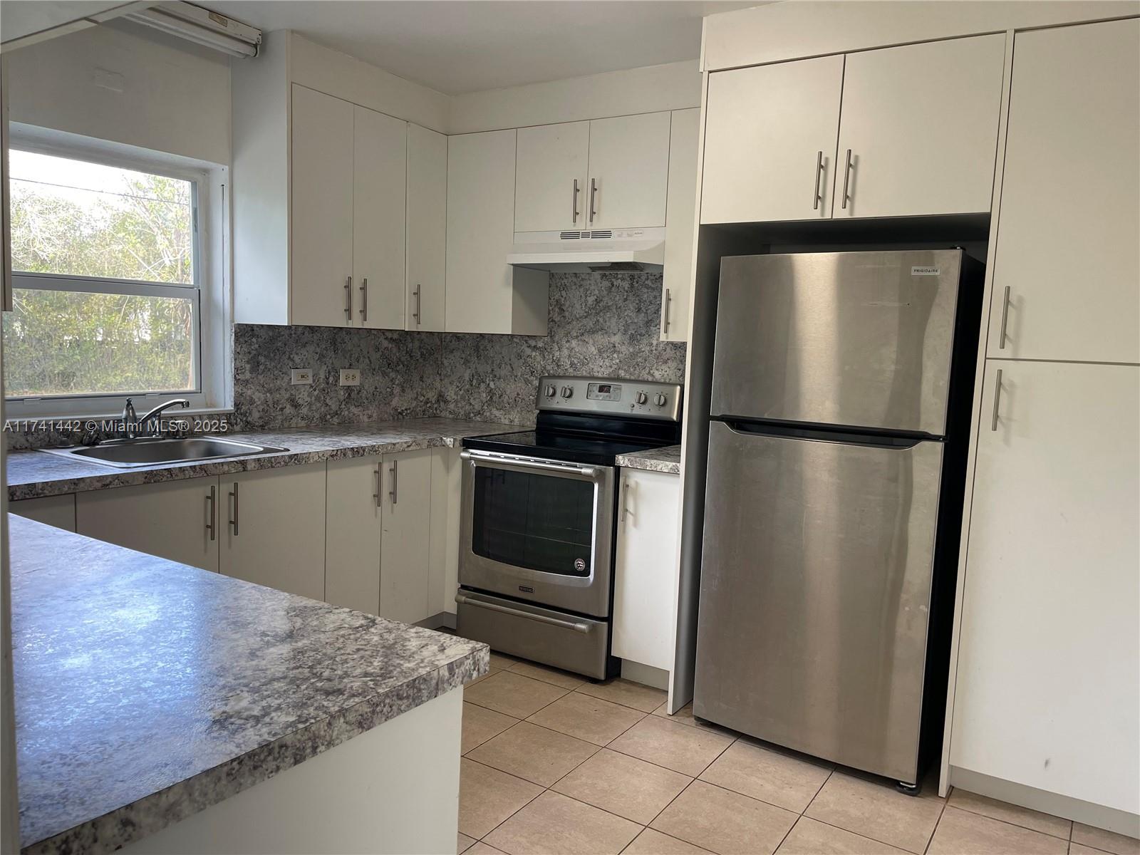 Rental Property at 24940 Sw 134th Ct Single Fam, Homestead, Miami-Dade County, Florida - Bedrooms: 3 
Bathrooms: 1  - $2,795 MO.