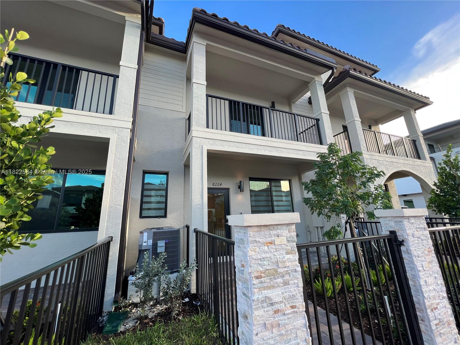 8224 43 Street 8224, Doral, Miami-Dade County, Florida - 3 Bedrooms  
3 Bathrooms - 
