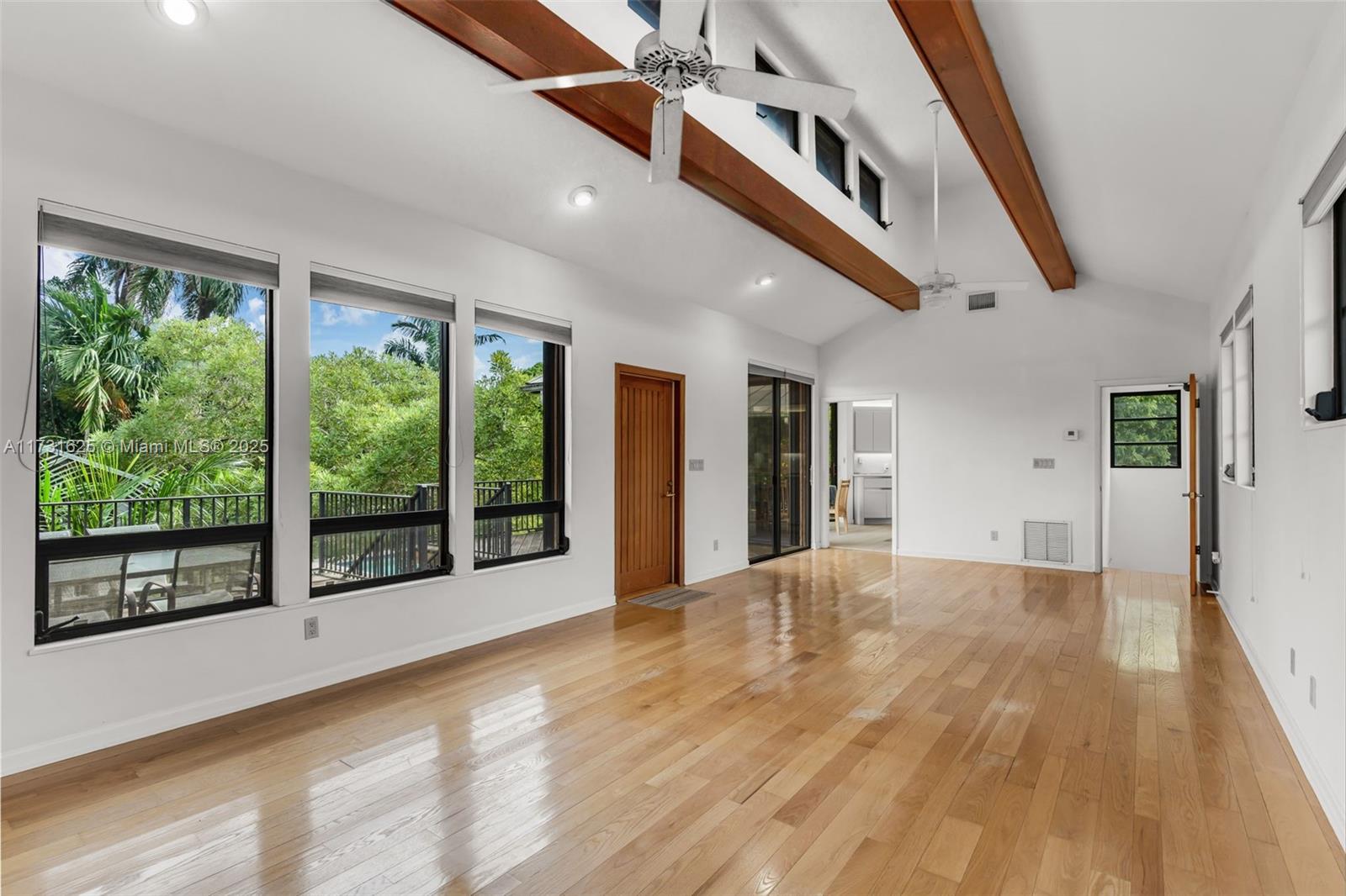 BUSINESS PLUS TURN-KEY - Land