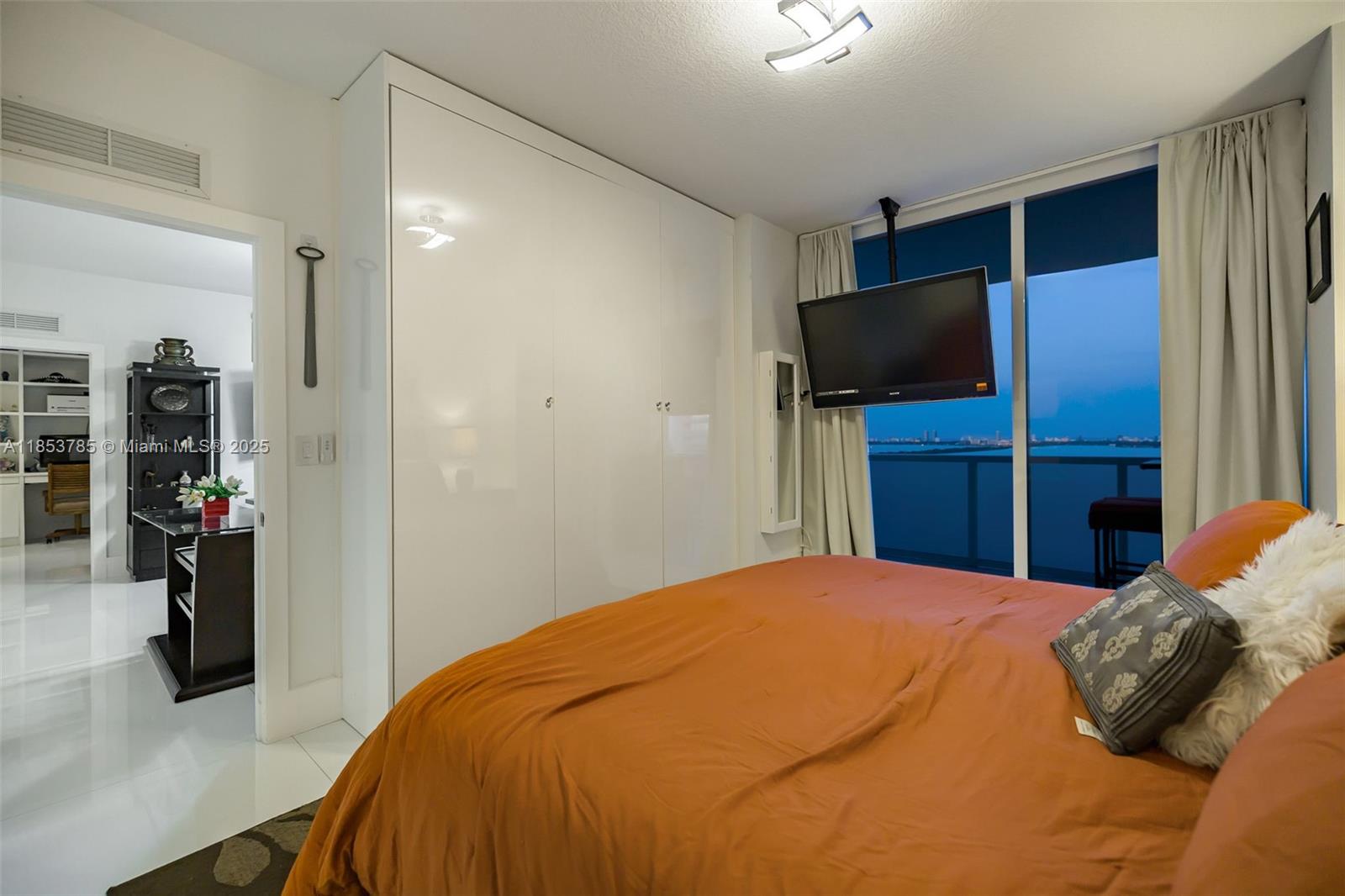 BAY HOUSE MIAMI CONDO - Residential