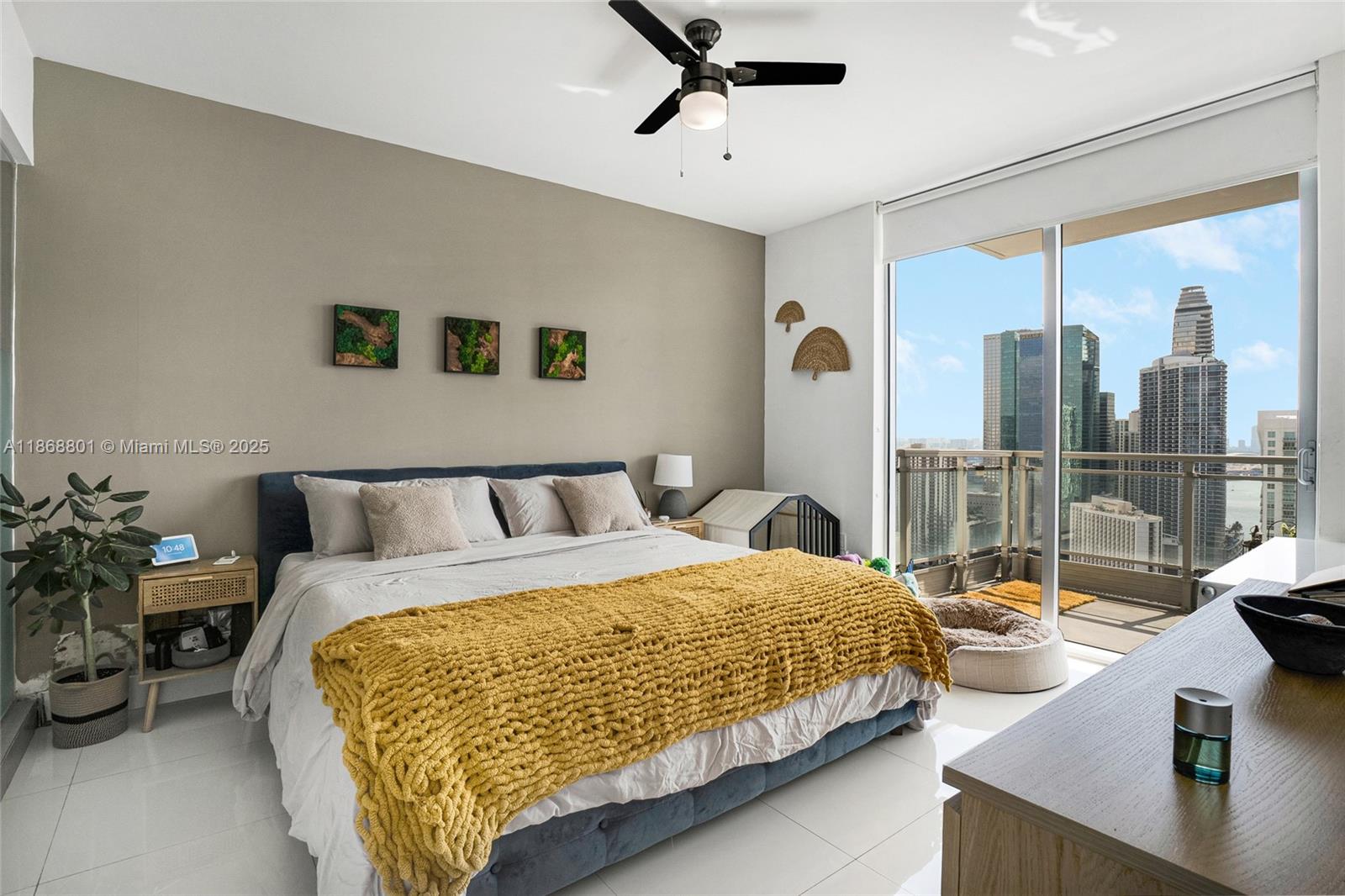 MINT CONDO - Residential