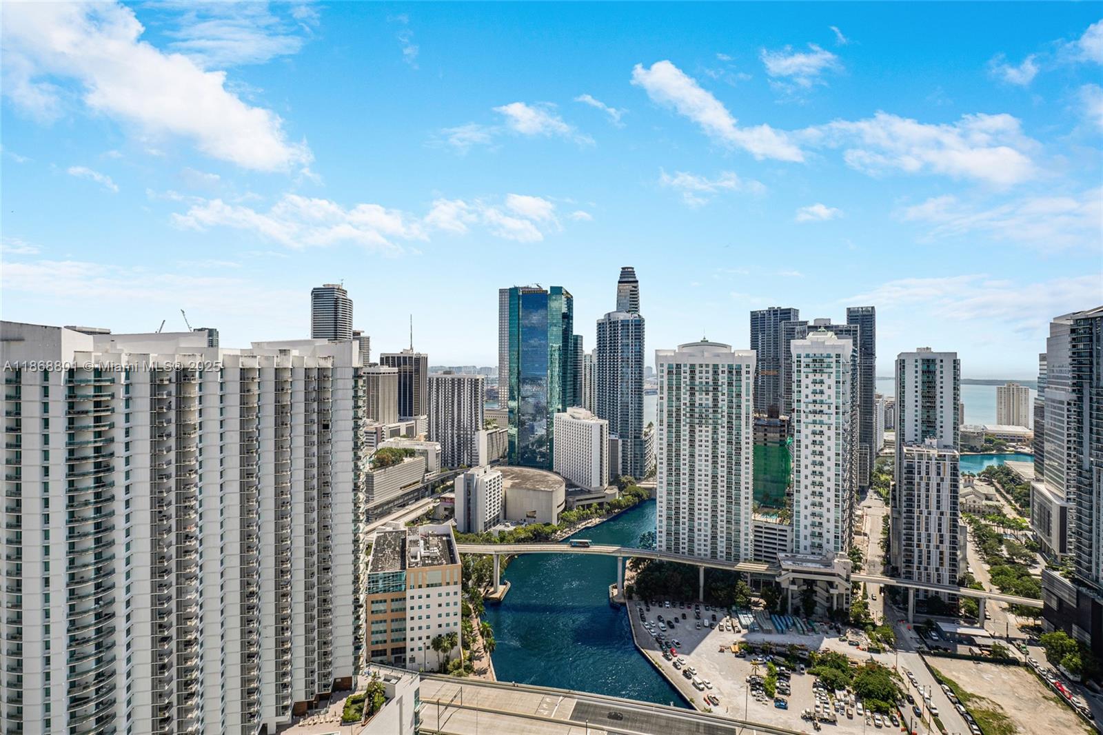 MINT CONDO - Residential