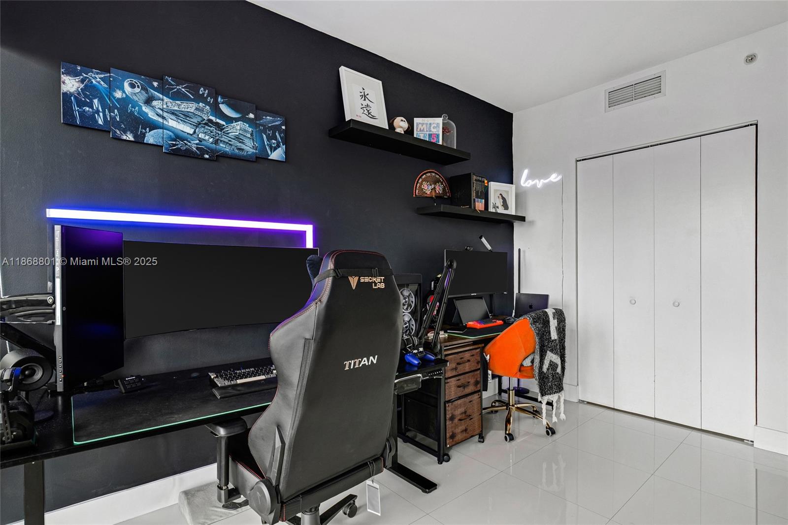 MINT CONDO - Residential