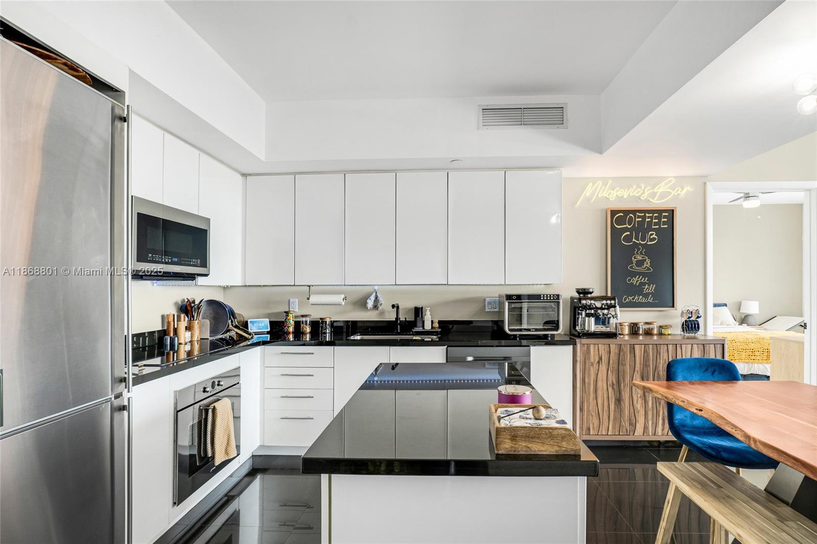 MINT CONDO - Residential