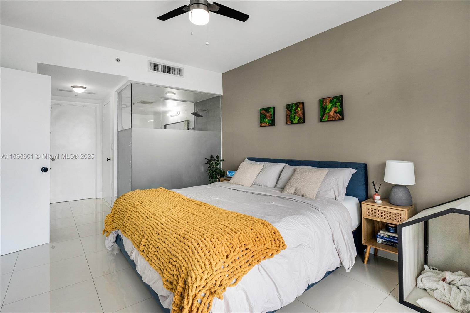 MINT CONDO - Residential