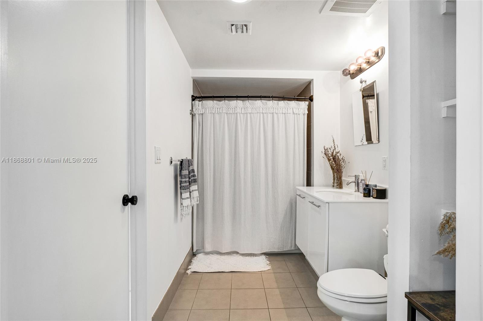 MINT CONDO - Residential