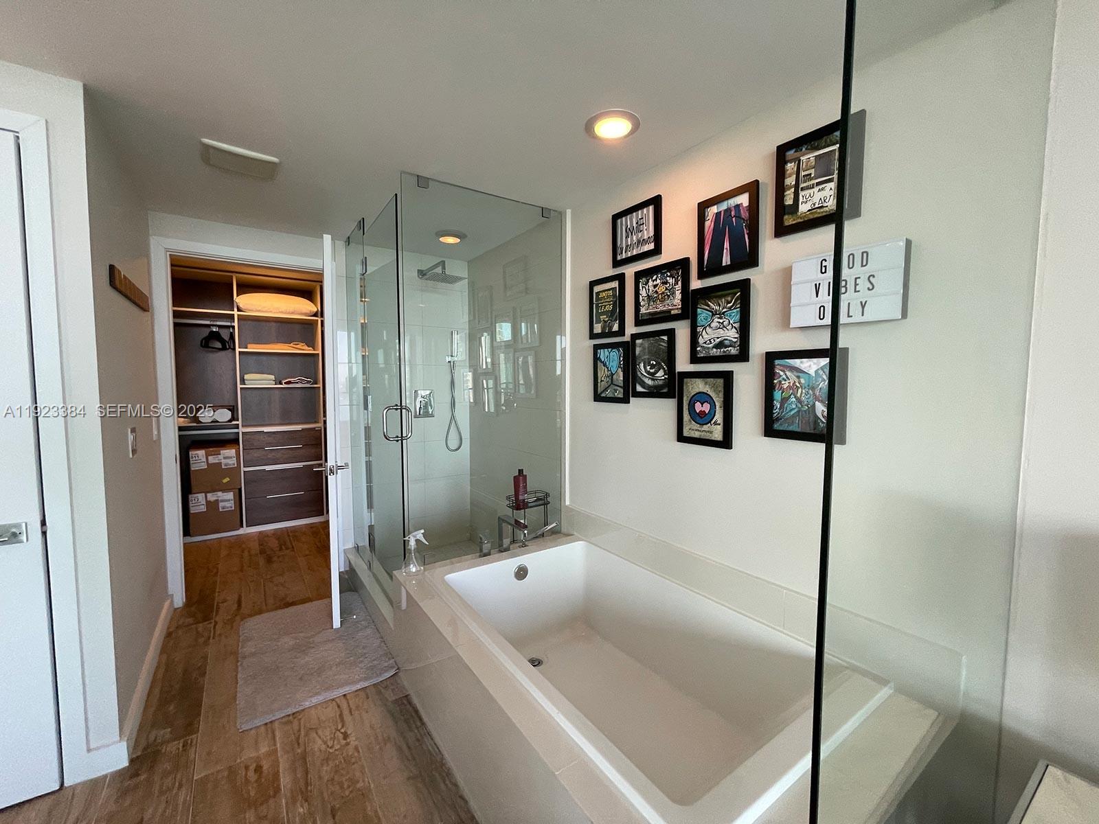 PARAISO BAY CONDO - Residential