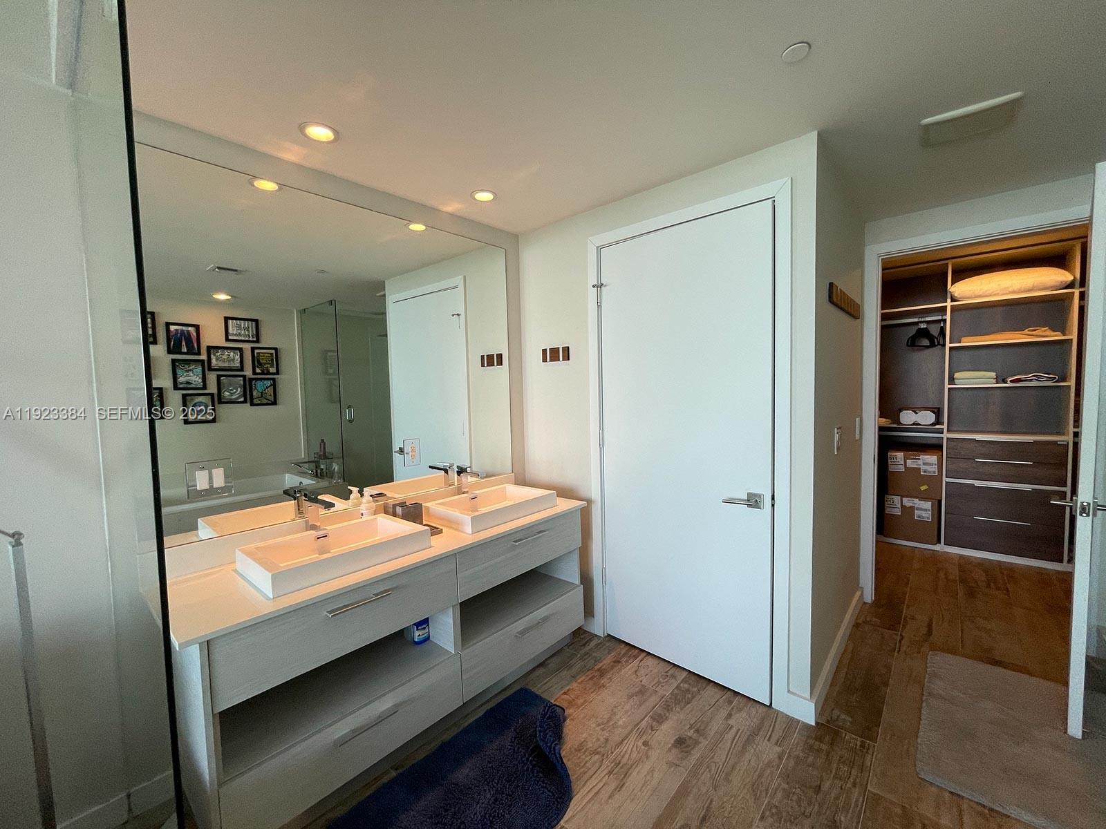 PARAISO BAY CONDO - Residential