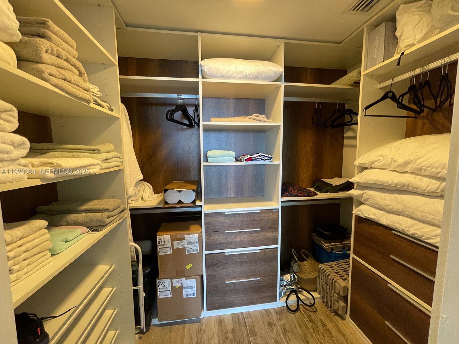 PARAISO BAY CONDO - Residential